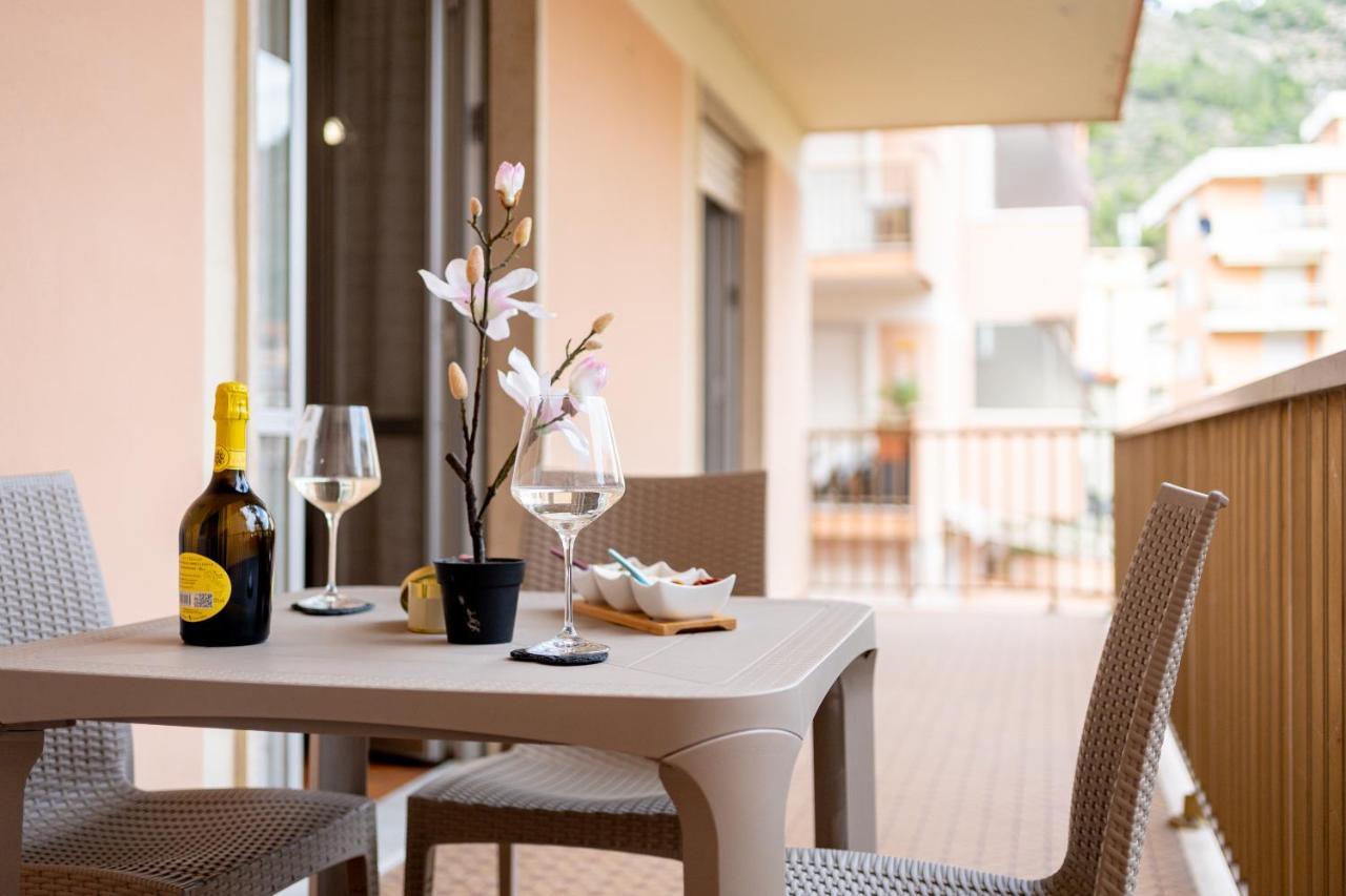 Apartamento Near The Sea - Wifi And Parking Ventimiglia Exterior foto